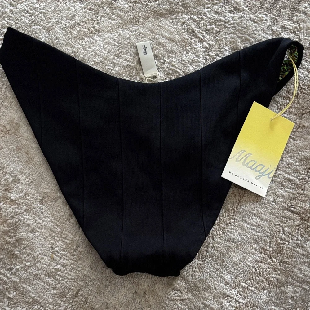 NWT Maaji Black Bikini Bottom with Reversible Green Pattern - Picture 2 of 3